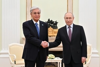 プーチン大統領とカザフスタンのトカエフ大統領が会談 二国間関係など議論