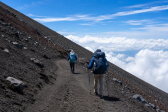 富士山頂付近で倒れた台湾人男性が死亡、今年7月にも同様の事例―台湾メディア