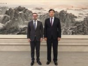 中国中東問題特使がブラジル大統領外交顧問と会談、イラン情勢などについて意見交換