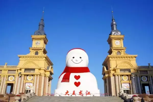 ハルビンの19メートルの巨大雪だるまがしばしのお別れ―中国