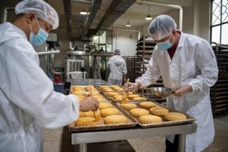 「中国のビッグサイズ月餅の里」が中秋節に向けて生産フル稼働―広西チワン族自治区