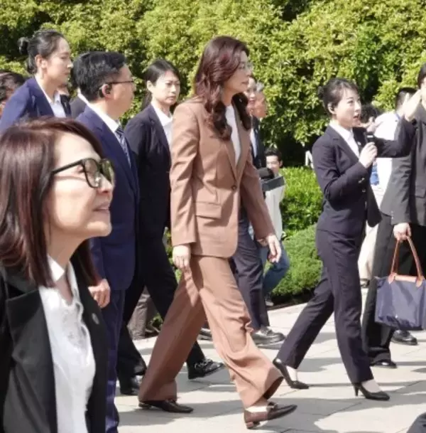 鄭麗文氏、中国国民党訪問団を率いて中山陵参拝