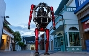 SFが現実に！人が乗れる変形ロボット登場、専門家の見方は―中国