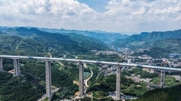貴州省の安盤高速道路盤関特大橋で主橋の閉合が完了―中国