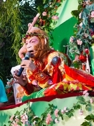 景勝地で「パフォーマー」需要が激増中、日当4万7千円に迫る高収入も―中国メディア