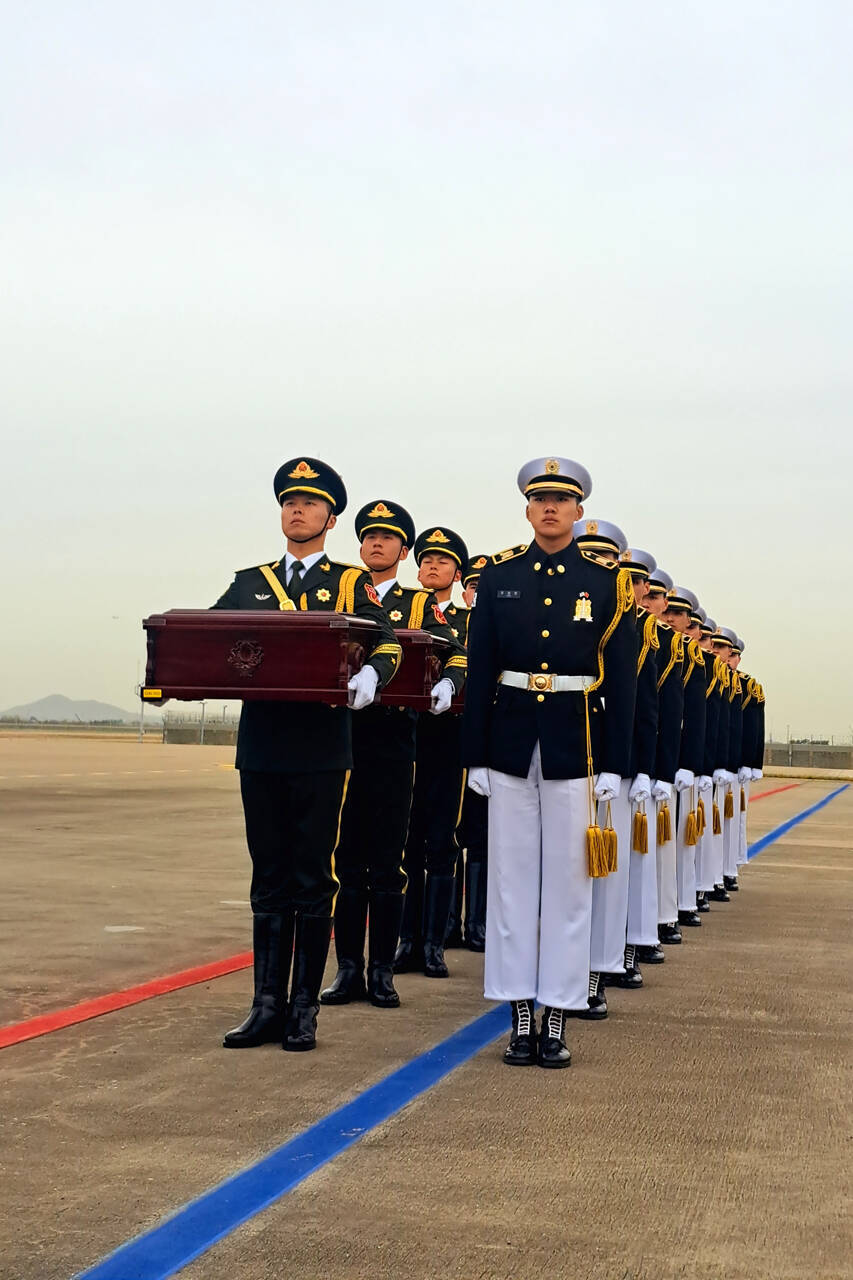 13回目となる在韓中国人民志願軍烈士の遺骨引き渡し式典、12人の遺骨を引き渡し