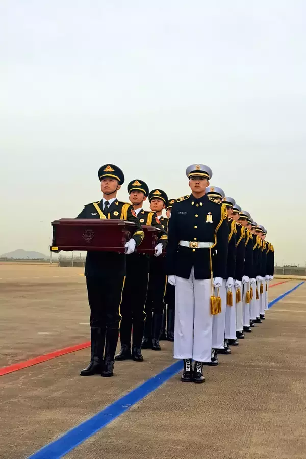 「13回目となる在韓中国人民志願軍烈士の遺骨引き渡し式典、12人の遺骨を引き渡し」の画像