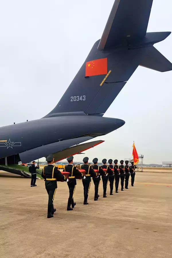 「13回目となる在韓中国人民志願軍烈士の遺骨引き渡し式典、12人の遺骨を引き渡し」の画像