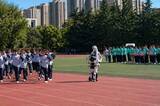 「学校の運動会でロボットが暴走、女性に抱きつく―中国」の画像1