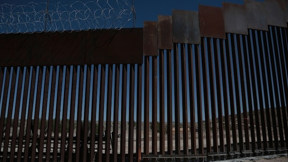 メキシコ国境の壁、2027年末までの完成見込む―米当局関係者