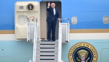 トランプ米大統領、中国訪問を終え帰国の途に