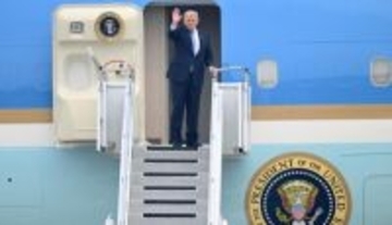トランプ米大統領、中国訪問を終え帰国の途に