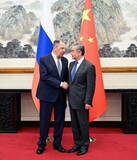 「王毅外交部長、ロシアのラブロフ外相と会談―中国」の画像1