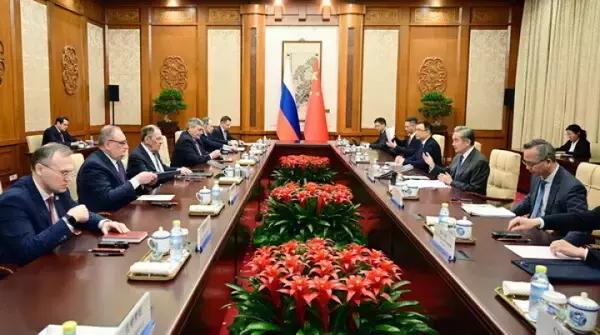 「王毅外交部長、ロシアのラブロフ外相と会談―中国」の画像