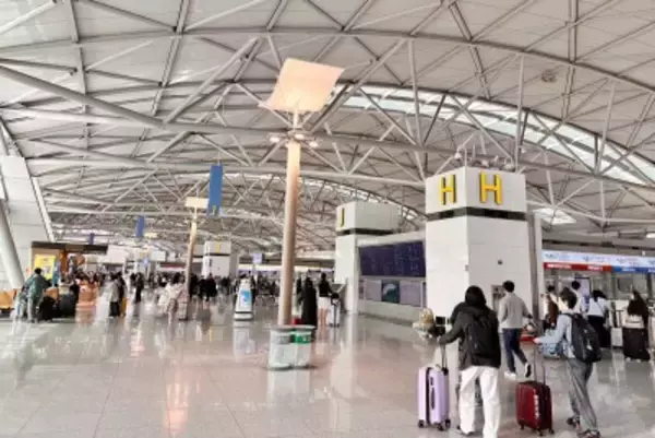 「仁川空港で施設を蹴り暴れる女、「中国人では？」と動画拡散されるも…＝ネット「恥ずかしい」」の画像