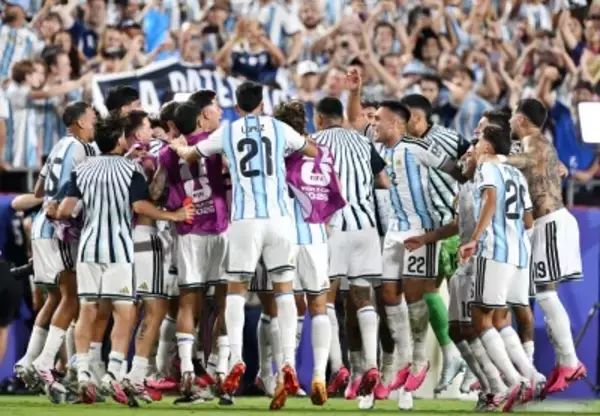 ＜W杯＞アルゼンチン選手が政治的横断幕、中国ネットでは「尖閣諸島」言及も