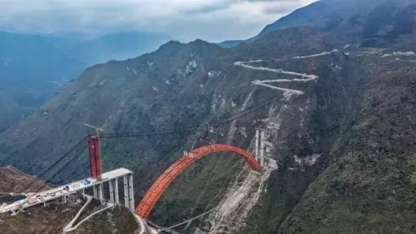 「貴州省の古牛河特大橋が閉合を完了―中国」の画像