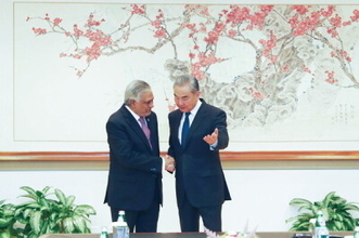 中国の王毅外交部長、パキスタン副首相兼外相と会談