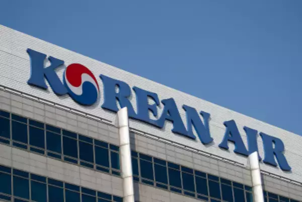大韓航空、女子客室乗務員の勤務中のスニーカー着用を許可の方針