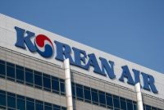 大韓航空、女子客室乗務員の勤務中のスニーカー着用を許可の方針