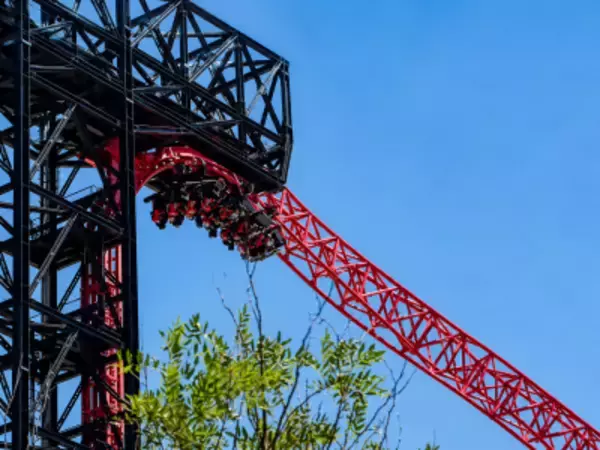 強風でスタジアムの屋根が吹き飛ぶ、有名歌手のライブが延期に―中国