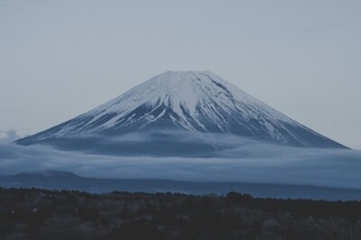 富士山の山小屋に巨大な旭日旗、韓国で問題視＝ネット「戦犯旗だ」「反日扇動が始まった」