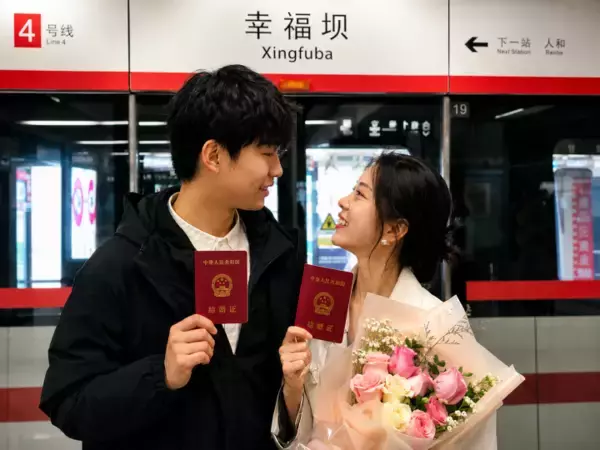 「「幸福壩」駅構内にある婚姻登記所、開設2年で5700組超の登記受理―中国メディア」の画像