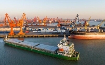 「幸先良いスタート」を切るべく活気づく港湾作業―天津市