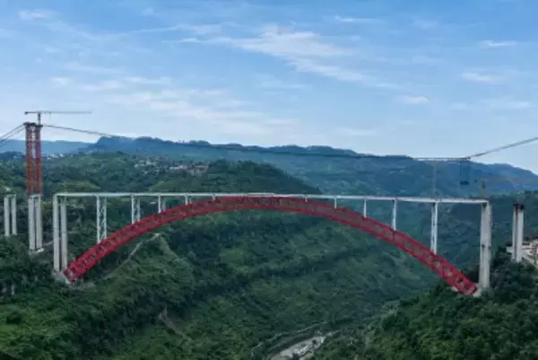 世界最大スパンの鋼アーチ橋、重慶・鳳来大溪河特大橋が閉合―中国