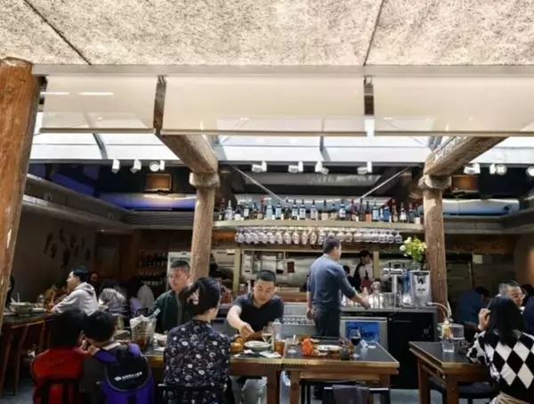 「古い街並みのたたずまいそのままに再開発進む白塔寺周辺―北京市」の画像