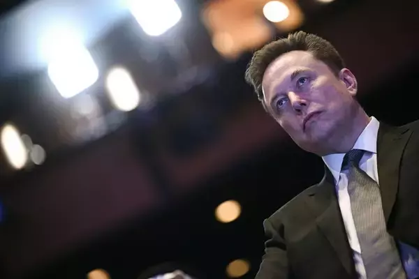 イーロン・マスク氏、世界初のトリオネアになる可能性も