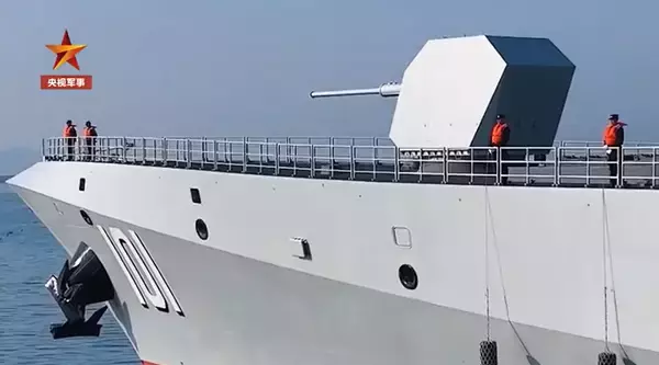「今年初、1万トン級駆逐艦4隻が一斉に海上訓練―中国」の画像
