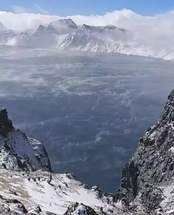 長白山の湖「天池」の水が沸騰！？―中国メディア