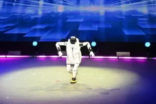 南寧市で第1回「人型ロボットダンスバトル」開催―中国