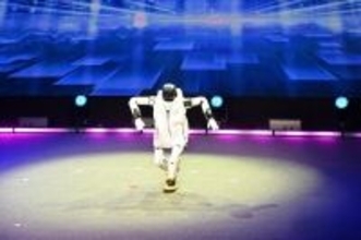 南寧市で第1回「人型ロボットダンスバトル」開催―中国