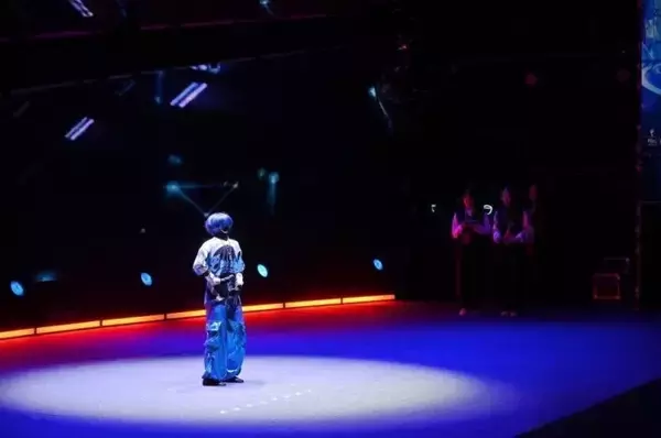 「南寧市で第1回「人型ロボットダンスバトル」開催―中国」の画像