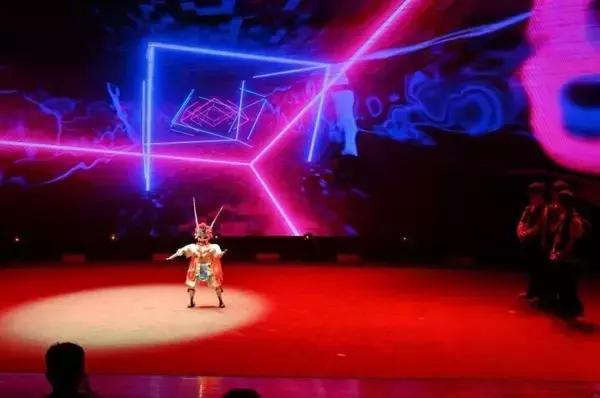 「南寧市で第1回「人型ロボットダンスバトル」開催―中国」の画像