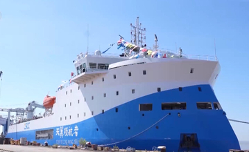 中国初の自主建造の海底ケーブル敷設船が就役