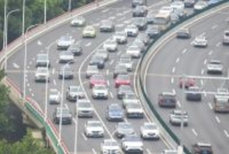 中国の自動車両保有台数は4．4億台、ドライバーは5．3億人