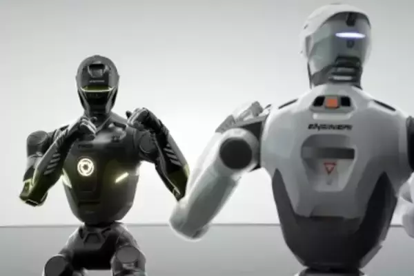 中国の人型ロボット、自社CEOとのバトルで強烈なキックをお見舞い―中国メディア