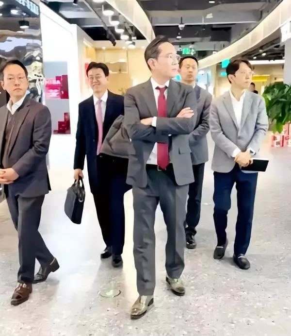 「「サムスントップが北京でラブブを買う」中国SNSでトレンド上位に」の画像