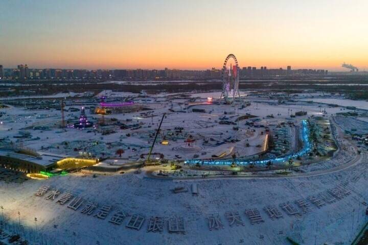 ハルビン氷雪大世界「スーパーアイススライダー」の建設進む―中国