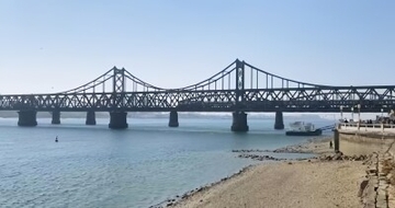 中国と朝鮮を結ぶ国際旅客列車が平壌に到着