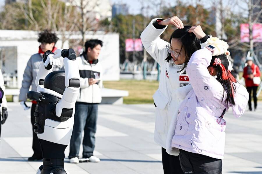 人型ロボットの短期リースが人気、「ギグワーク」状態に―中国