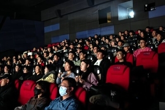 映画館で座席めぐりトラブル、携帯で仲間呼び出し相手を殴打―中国