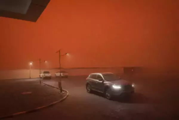 砂嵐に雪混じる異例現象、空が赤く染まる―青海省