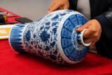 「4000万円で落札した「乾隆帝時代の梅壺」、鑑定結果は6000円―中国」の画像1
