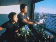 レスリー・チャンの19回目の命日、「ブエノスアイレス」トニー・レオンが2人の写真公開
