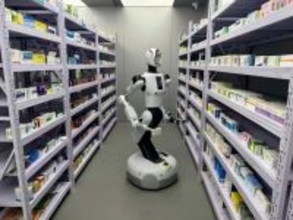 中国初の医薬品販売エンボディドAIロボット、北京に登場