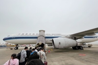 離陸直前の飛行機に雷落ちる、20カ所余りの「落雷痕」を確認―中国